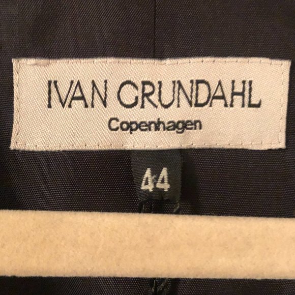 Ivan Grundahl beautiful black jacket with tool bottom never worn. - Picture 11 of 12